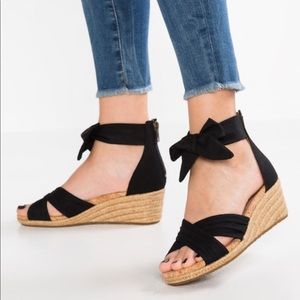 🌷Black Ugg Traci Espadrille Wedges🌷